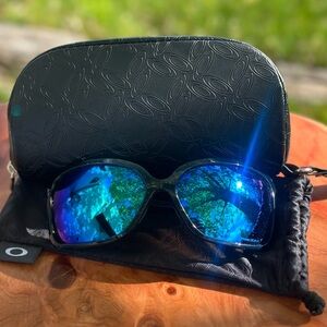 Oakley Wildrye 9230 Sunglasses
923001 - Blue - Prizm Sapphire Polarized
Womens